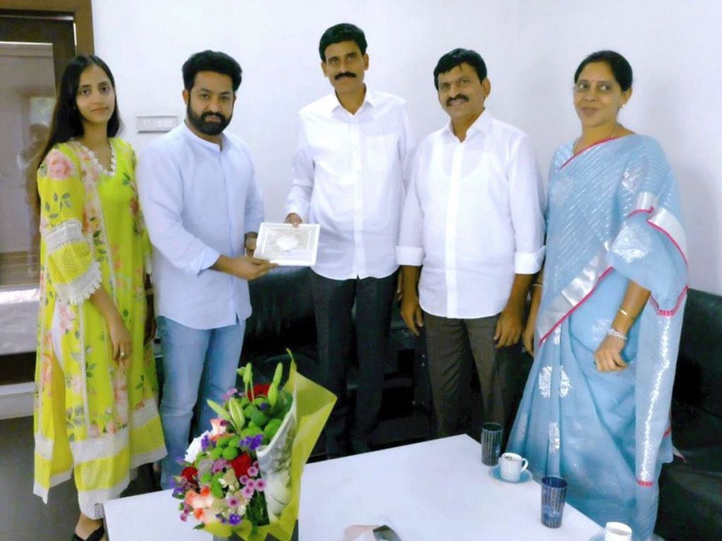 Jr.'s Reddy Telangana Minister Ponguleti Srinivas Reddy Goes To Jr NTR‘s House