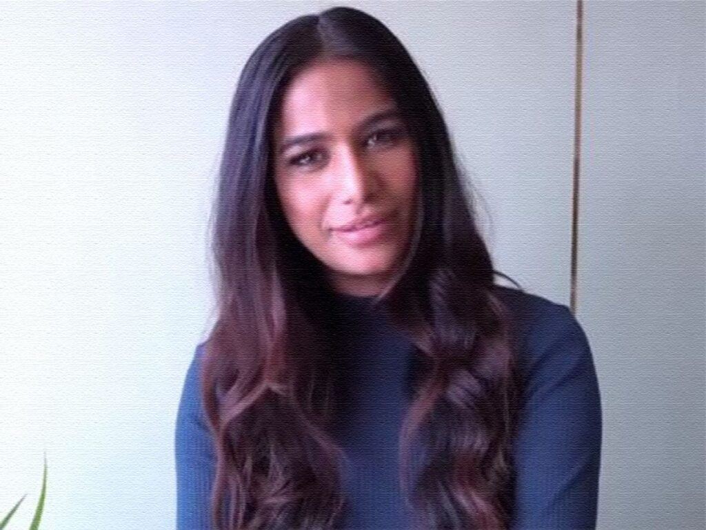 Poonam-Pandey-Alive