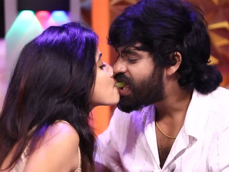 Vasanthi-Krishnan-and-Her-Husband-liplock