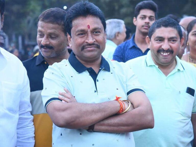 Velampalli-Srinivasa-Rao-Volunteers