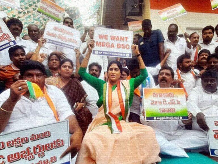 YS-Sharmila-Dharna-Vijayawada