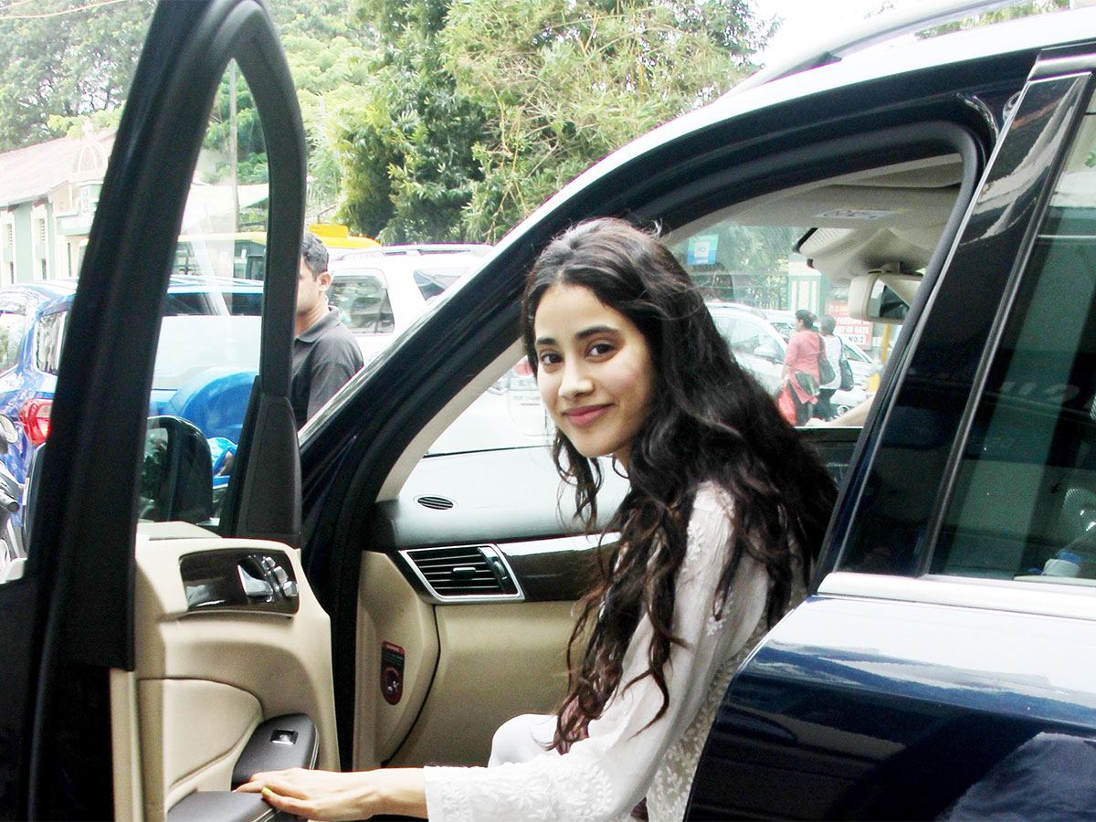 Janhvi-Kapoor-car