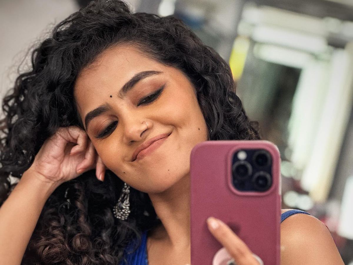 Tillu Square Girl Anupama Parameswaran’s Hot Teasing Photoshoot