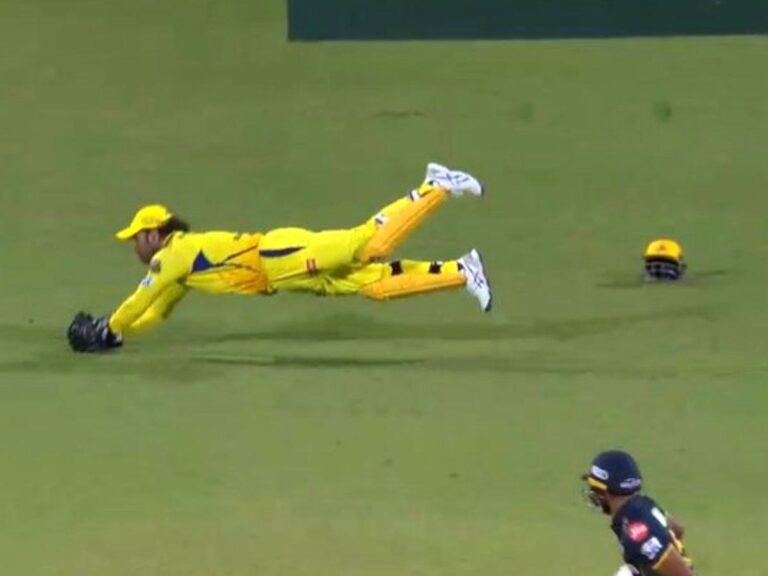 Dhoni‘s Stunning Effort