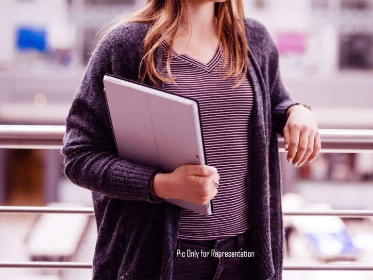 girl-laptop