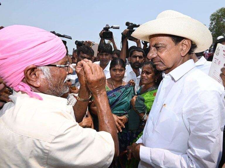 KCR With Farmers
