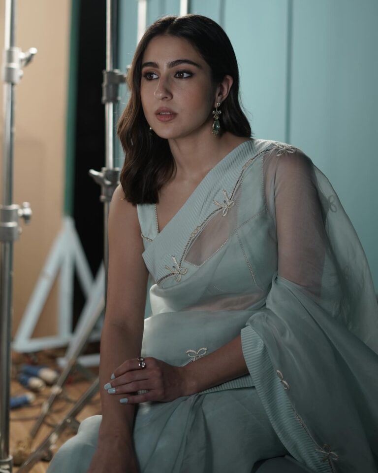 Pic Talk: Cute & Tempting Sara Ali Khan