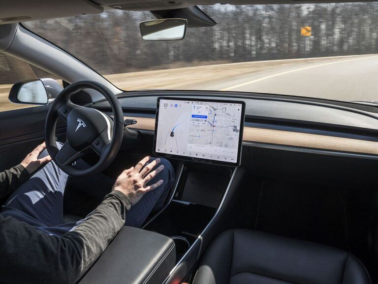 tesla-self-driving-auto-pilot