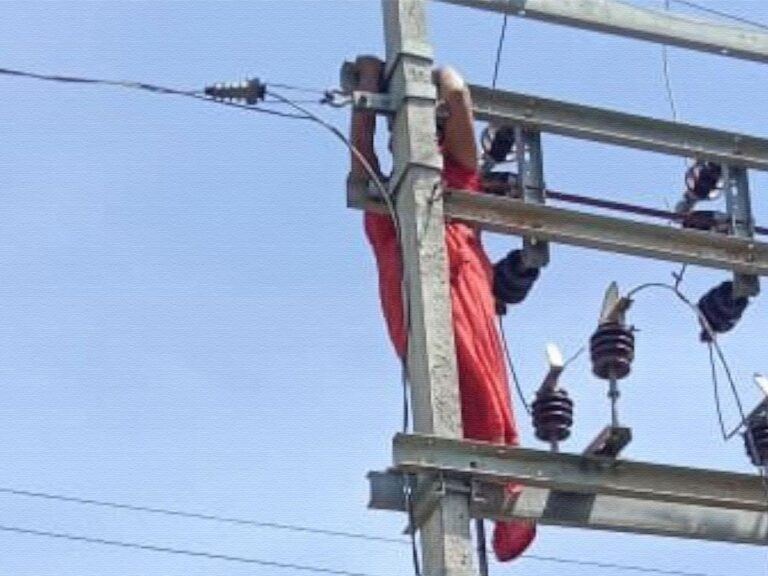 A woman from Uttar Pradesh climbed up an electric pole