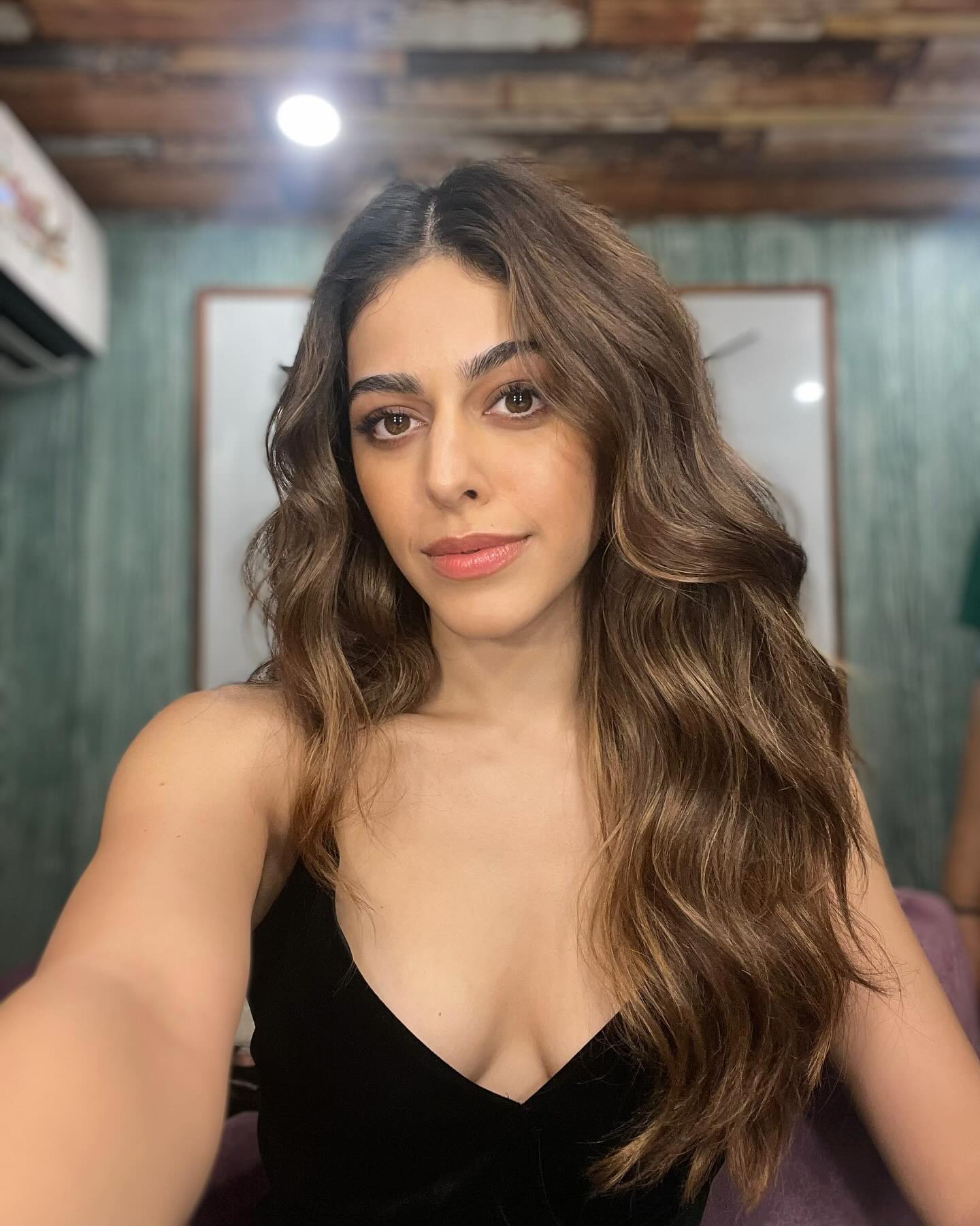 Pic Talk: Glamorous Alaya With Bouncy Hair