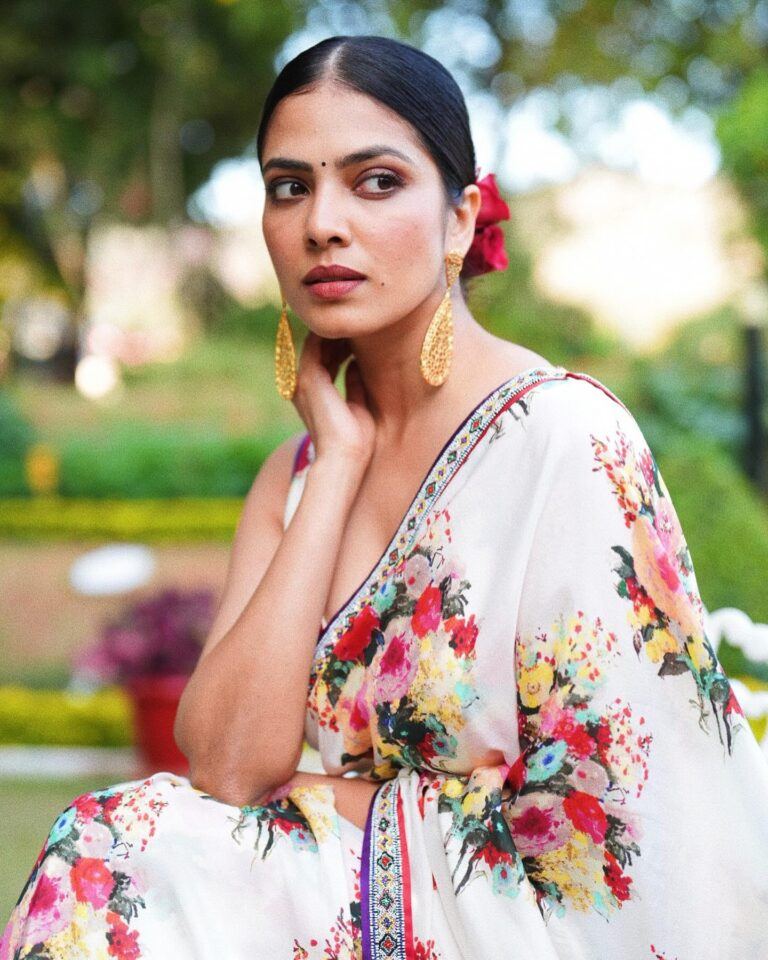 Pic Talk: Malavika Mohanan's Elegant White Saree