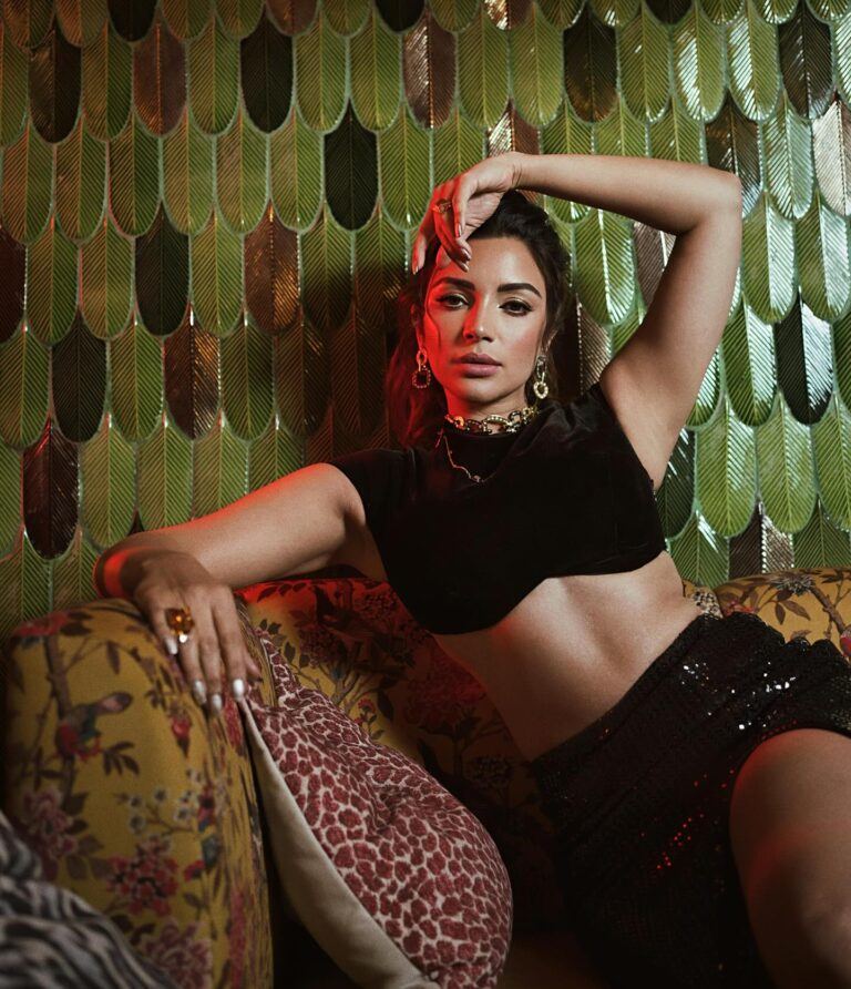 Pic Talk: Shama Sikander Dark Black Magic