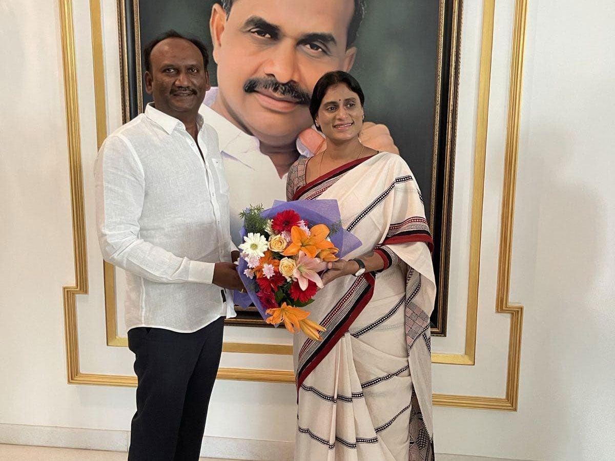 Amanchi Krishna Mohan ys sharmila