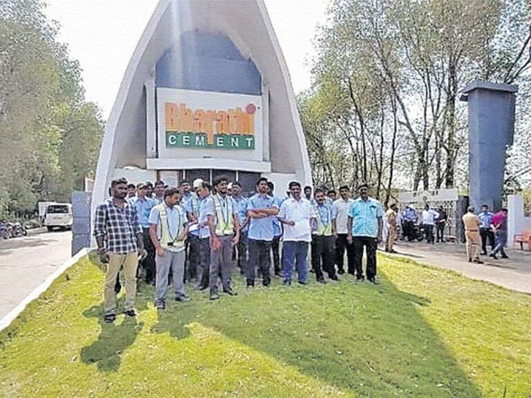 Bharati Cements Employees Protest In Kadapa