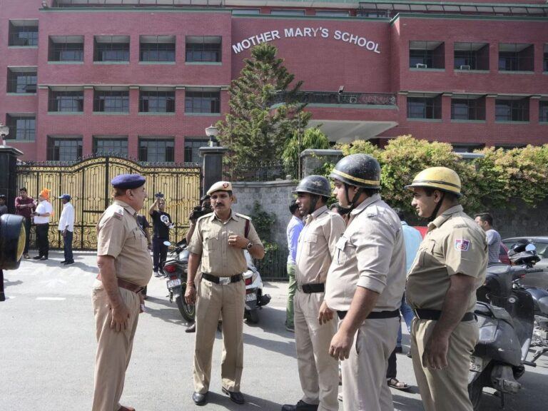 delhi-schools-bomb-threat