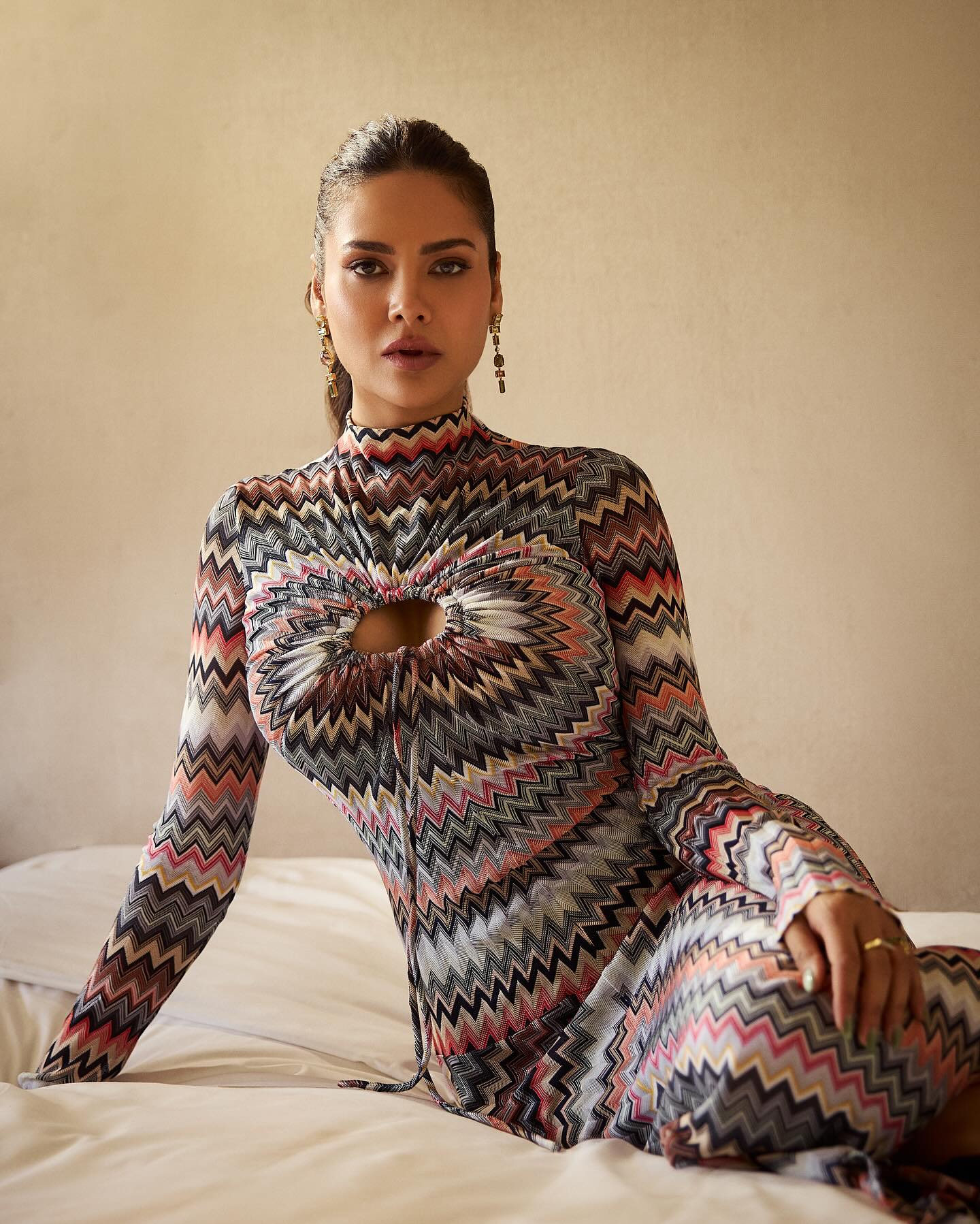 Pic Talk: Esha Gupta's Colorful New Outfit