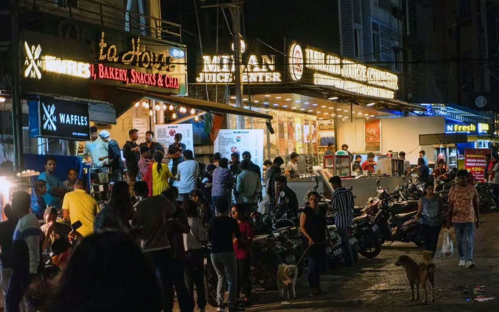 Hyderabad-people-quit-cooking-dlf-street-food