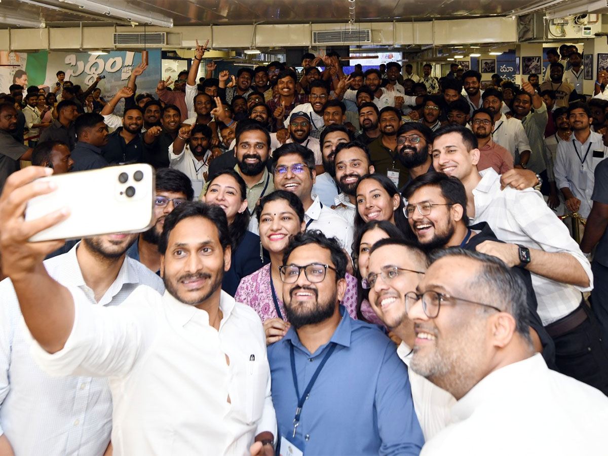 Jagan Selfie Ipac