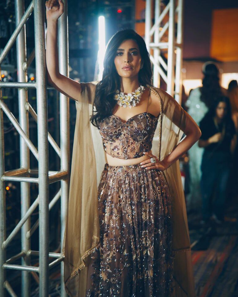 Pic Talk: Karishma Tanna's Charismatic Look