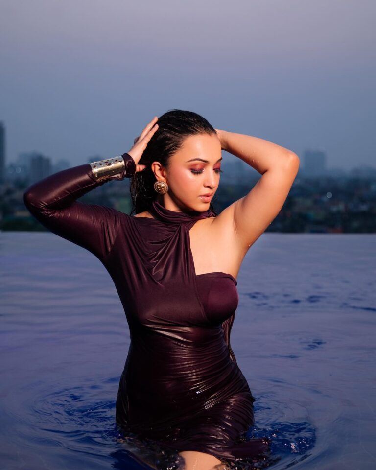 Pic Talk: Sexy Actress Koushani' Wet Photoshoot