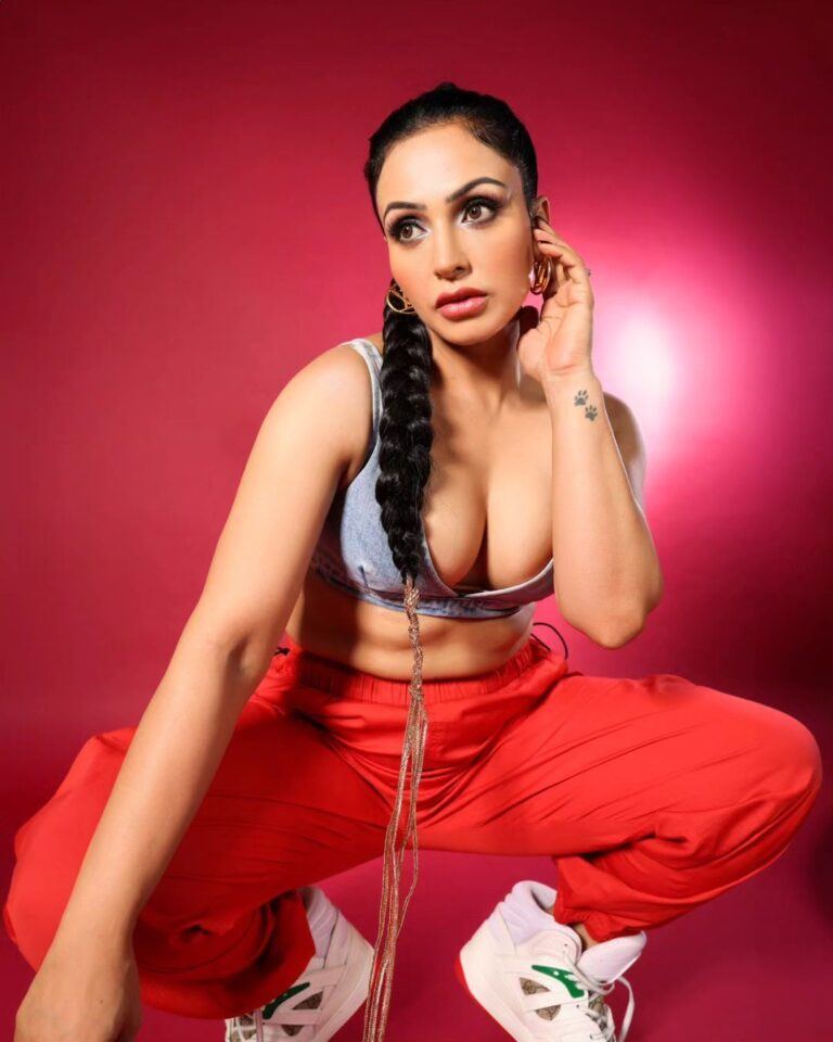 Pic Talk: Model Nandini Rai Exposes Sexy Curves