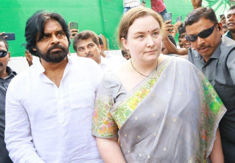 pawan-kalyan-wife-vote-mangalagiri
