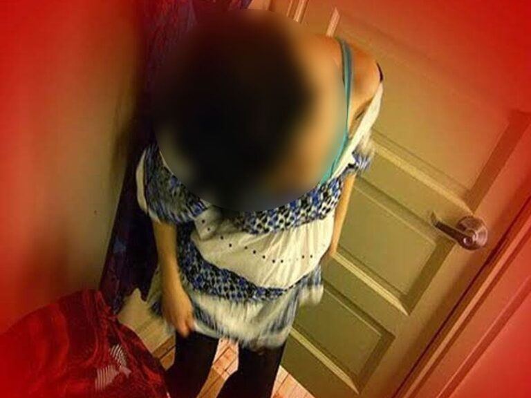 Student Sends 900 Nudes