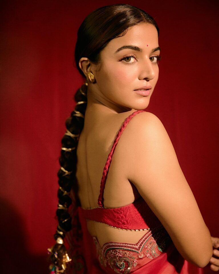 Pic Talk: Red Hot Wamiqa Gabbi in Desi Look