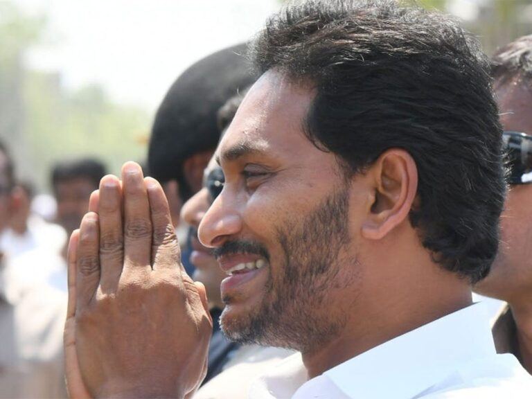 Jagan‘s Manasu Still Circling Around That Bandage!