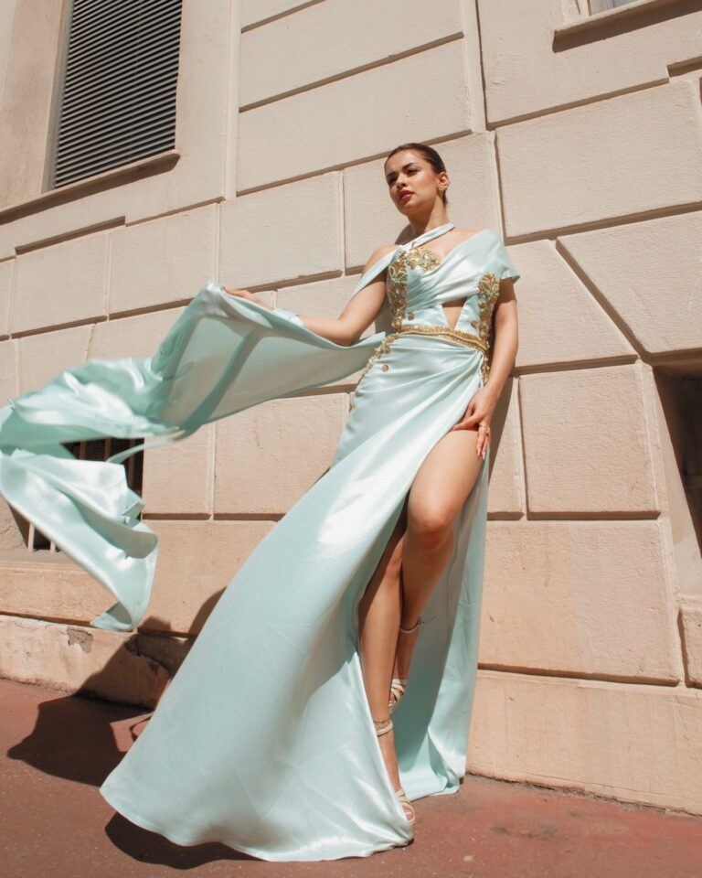 Pic Talk: Avneet Kaur's Glamorous Attire