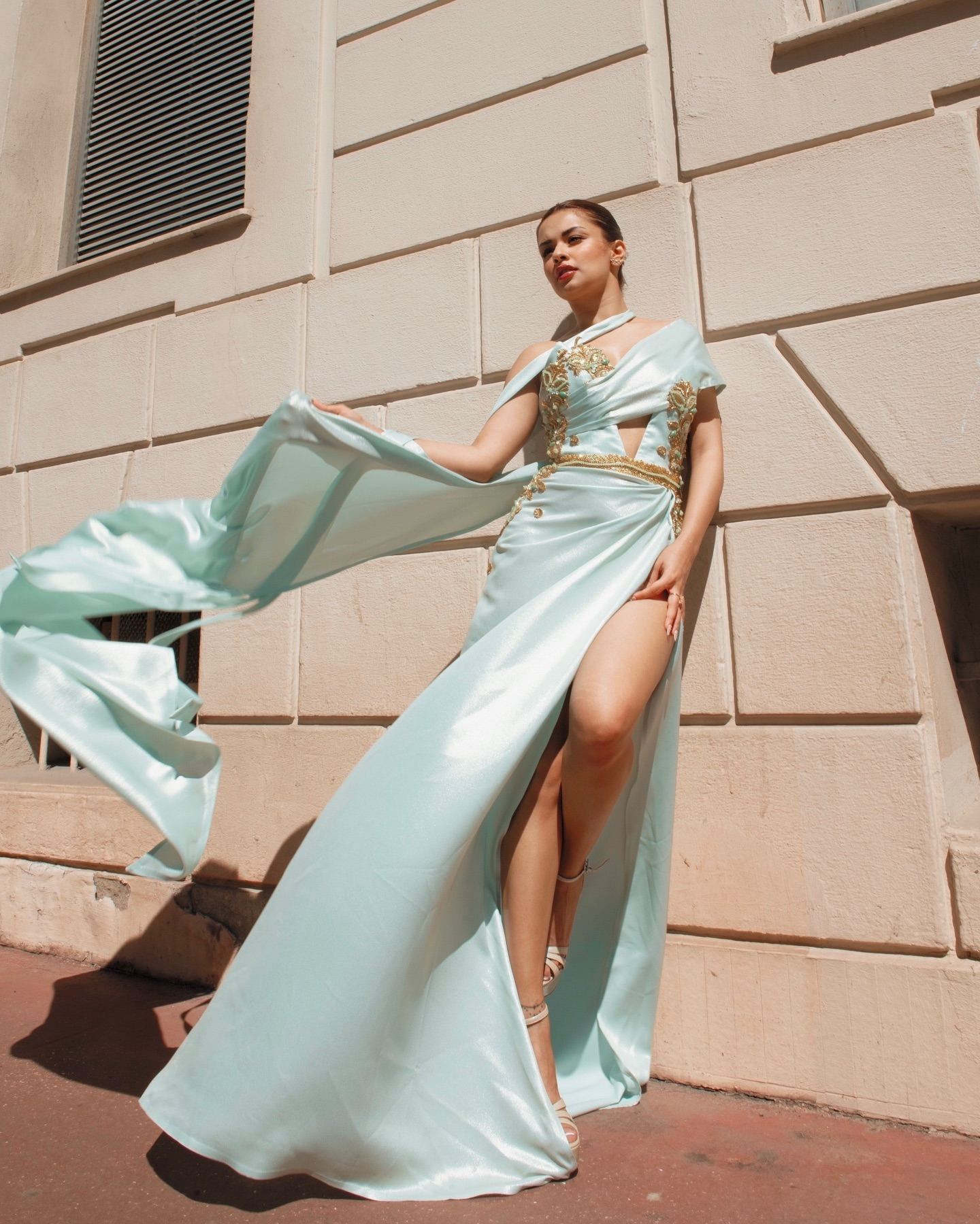 Pic Talk: Avneet Kaur's Glamorous Attire