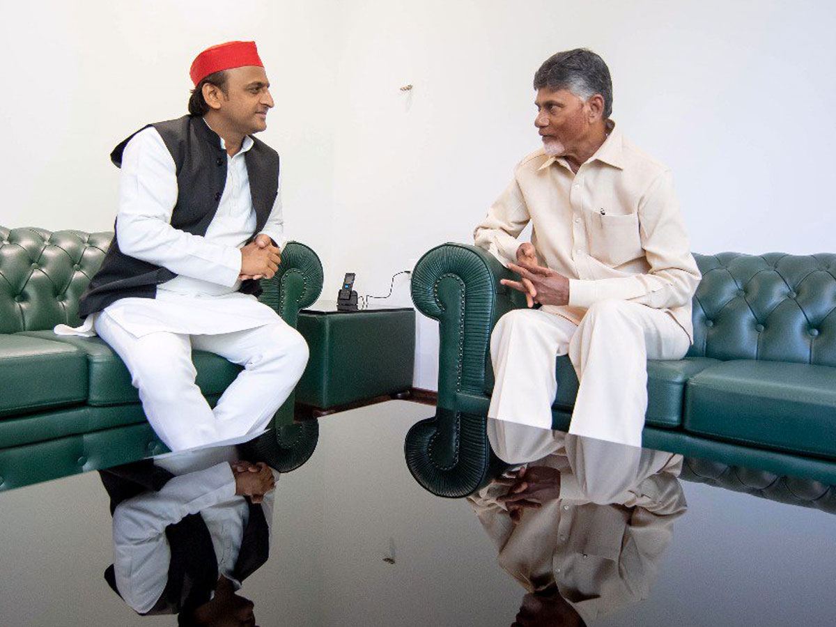 CBN Akhilesh Yadav
