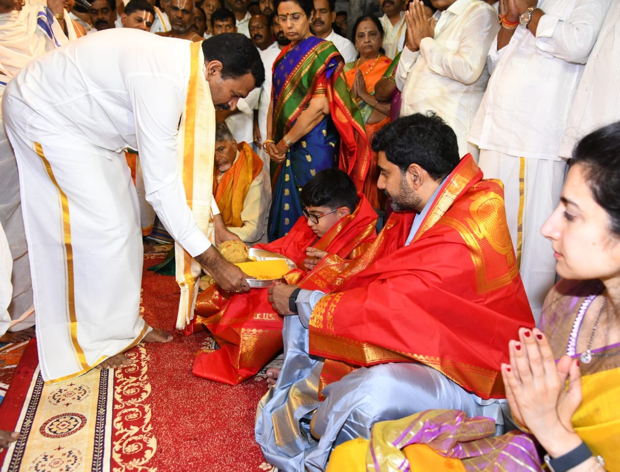 Chandrababu Naidu and Family Visited Tirumala