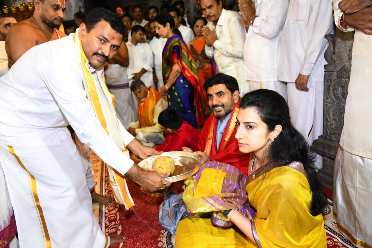 Chandrababu Naidu and Family Visited Tirumala