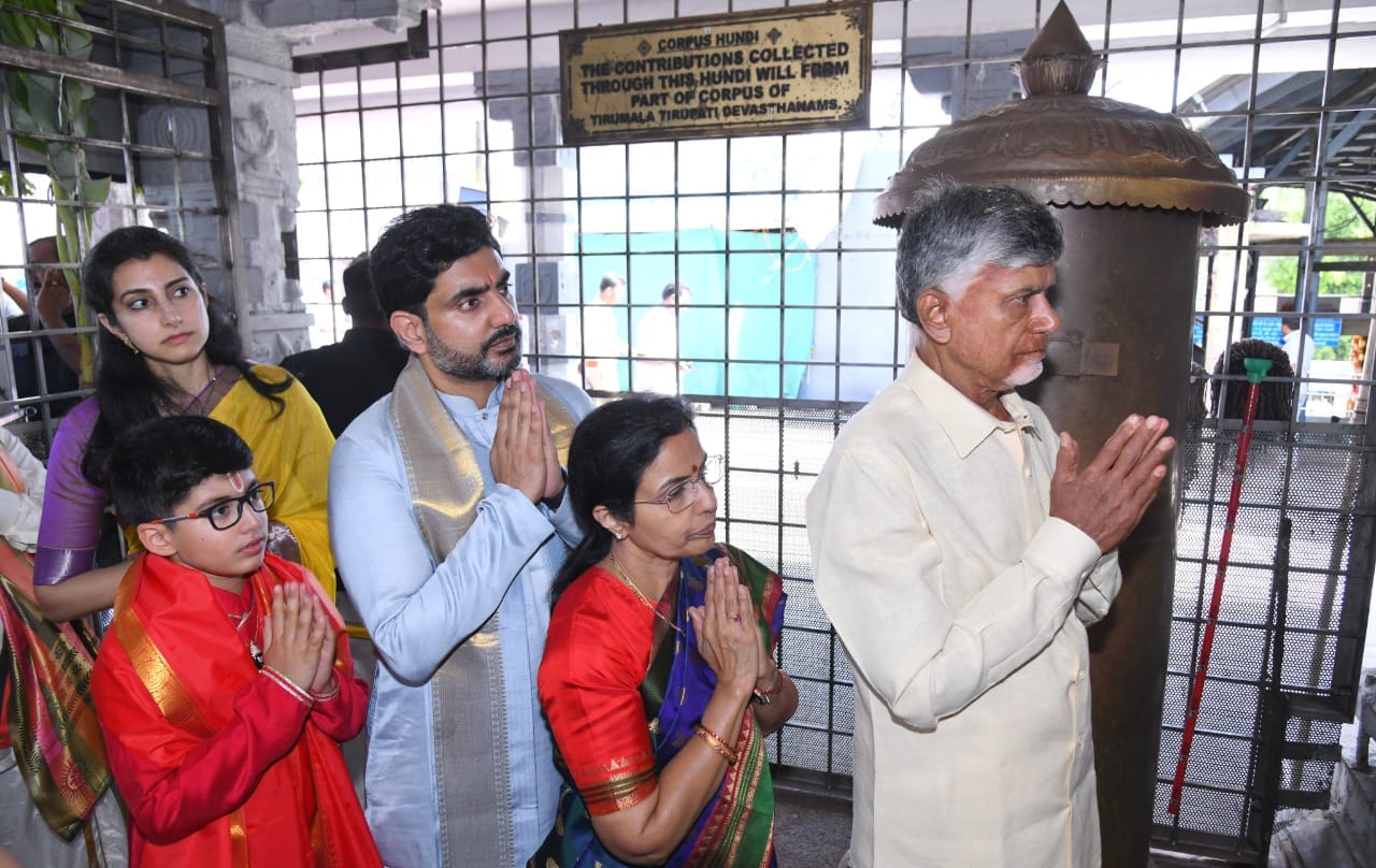 Chandrababu Naidu and Family Visited Tirumala