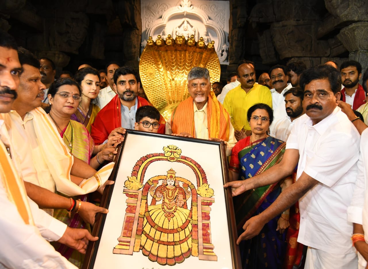 Chandrababu Naidu and Family Visited Tirumala