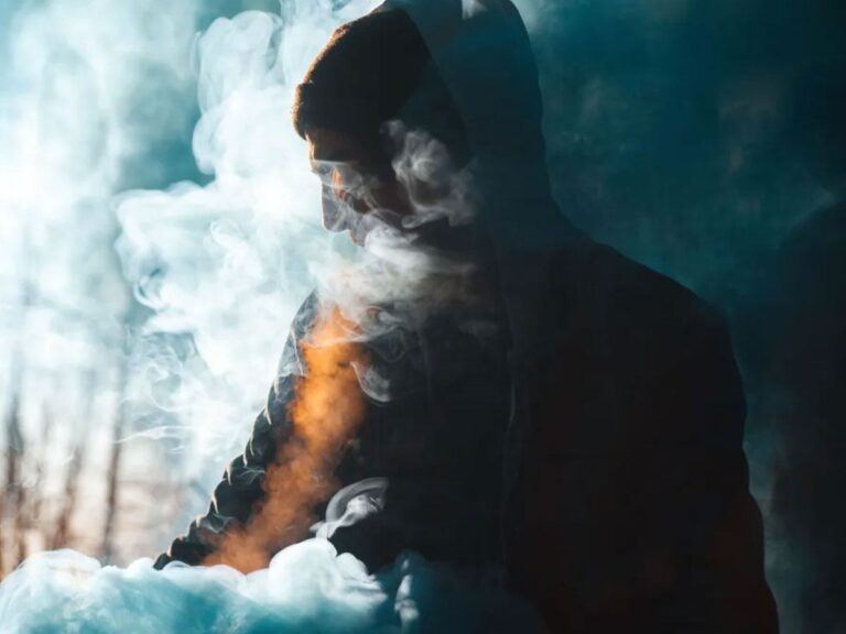 Ganja Addicts Threaten Office Goers