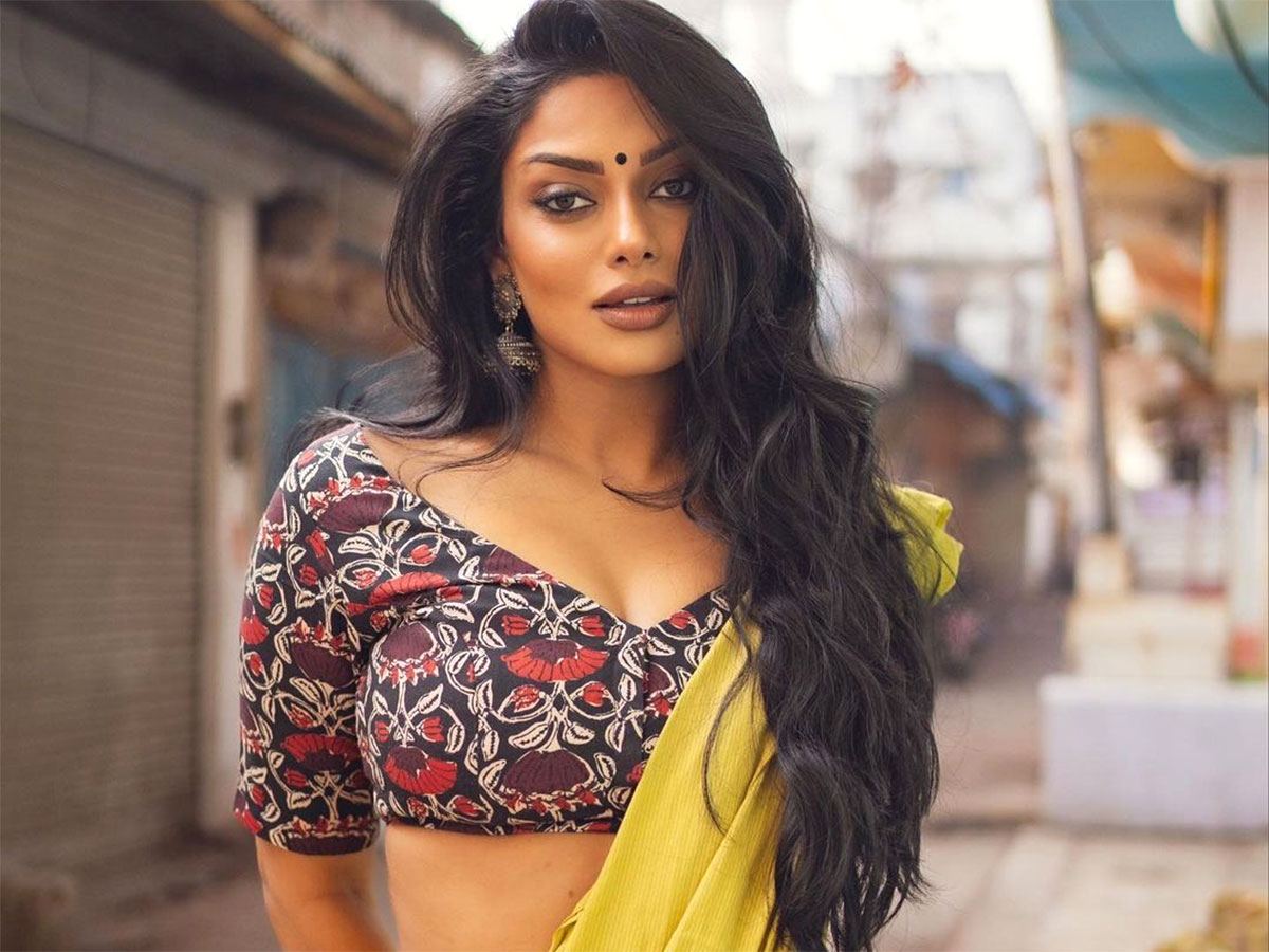 Hottest Actress Chandrika Ravi