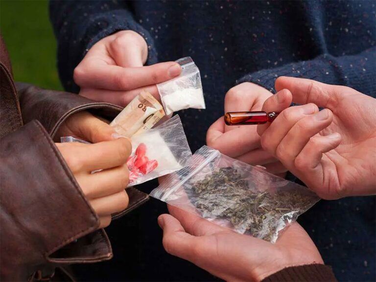 Hyderabad Girls Drug Smuggling Tricks