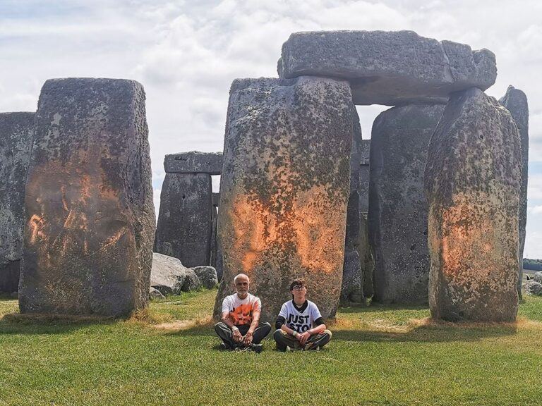 Indian Man Sprays Stonehenge Orange: Arrested