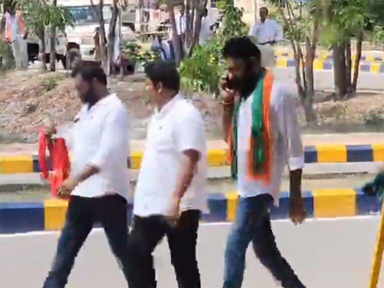 Kodali Nani and Vallabhaneni Vamsi Walk Out!