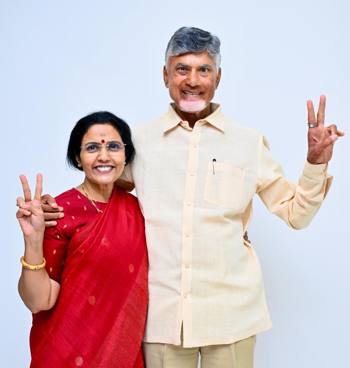 photos-celebrations-at-chandrababu-naidu-home