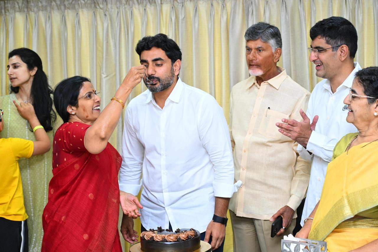 photos-celebrations-at-chandrababu-naidu-home