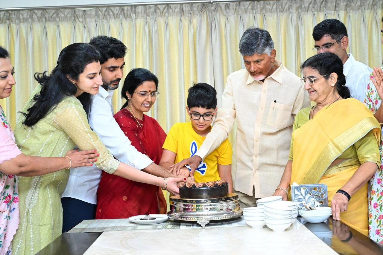 photos-celebrations-at-chandrababu-naidu-home
