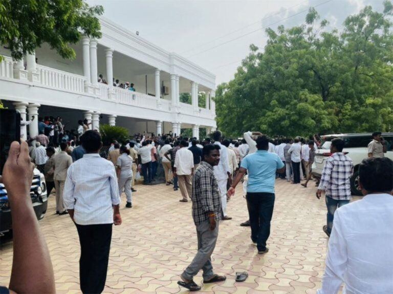 Protest at YS Jagan House