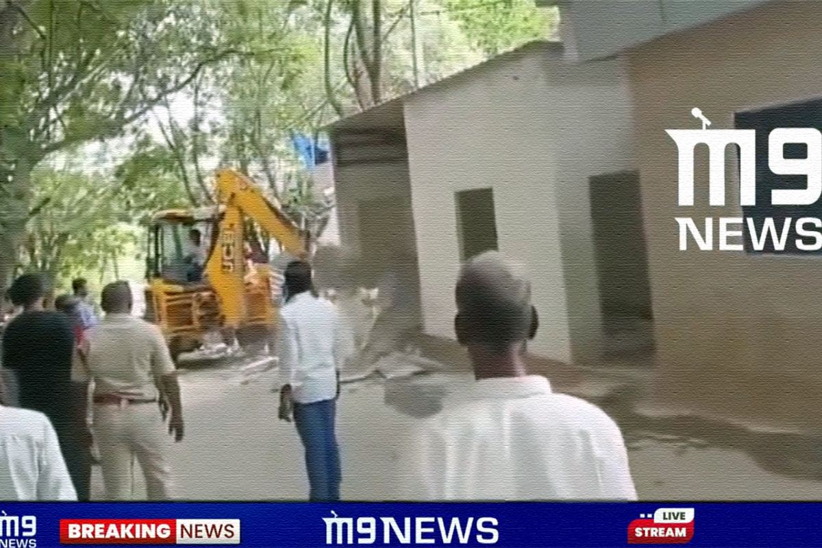Video: Illegal Structures Demolished Near Jagan's House