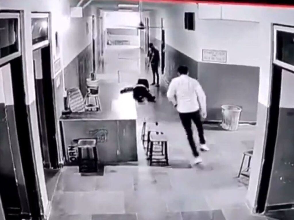 16 Yrs Old Boy Dies While Normally Walking!