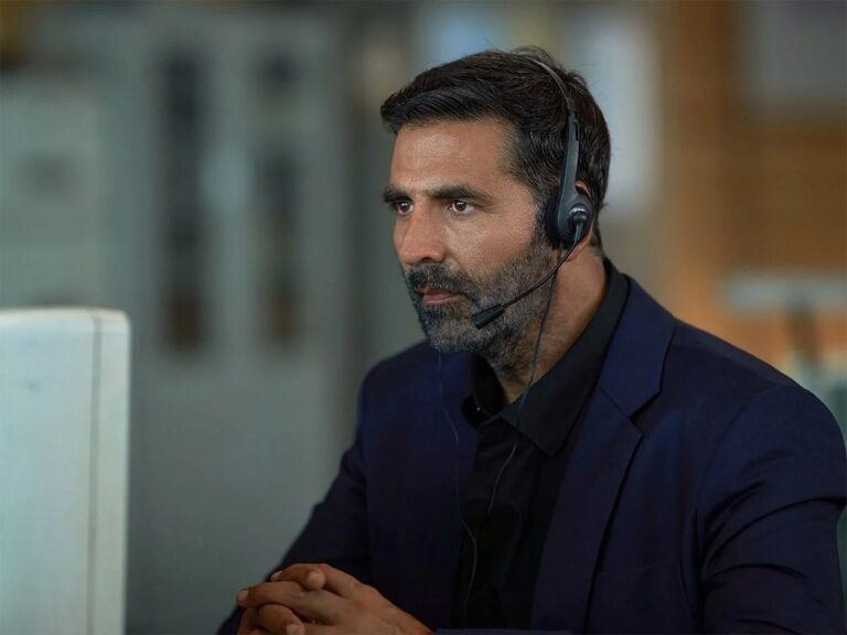 Akshay Kumar Sarfira Opening