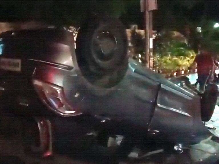 drunk-b.tech-student-crashes-car-at-jubilee-hills
