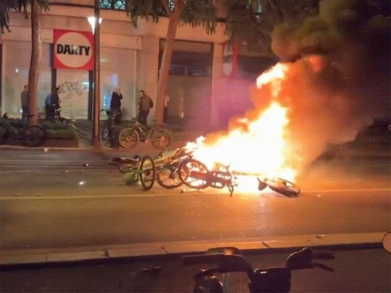 french-left-wing-celebrate-victory-with-arson